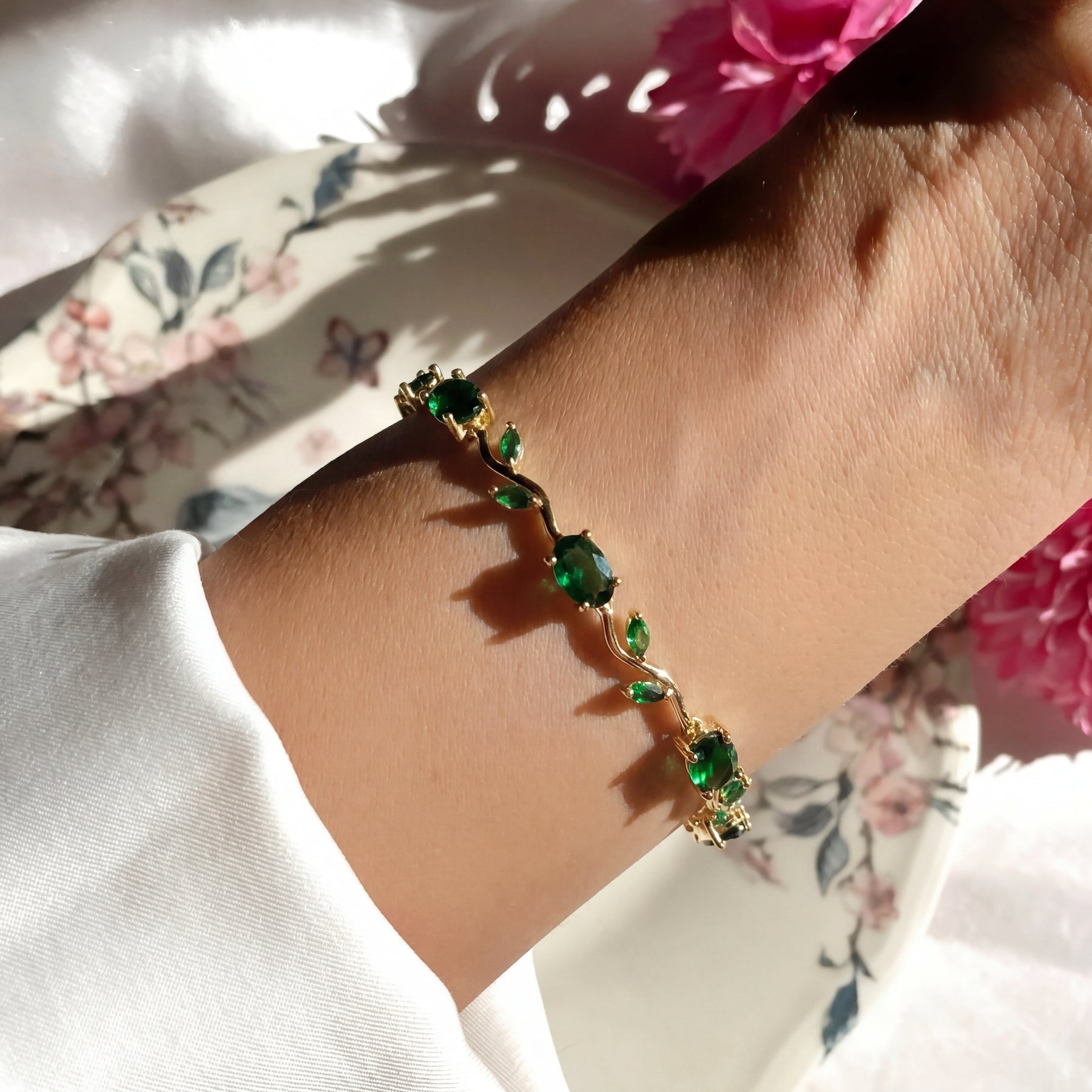 Luminous Crystal Stones Tulip Bracelet Adjustable